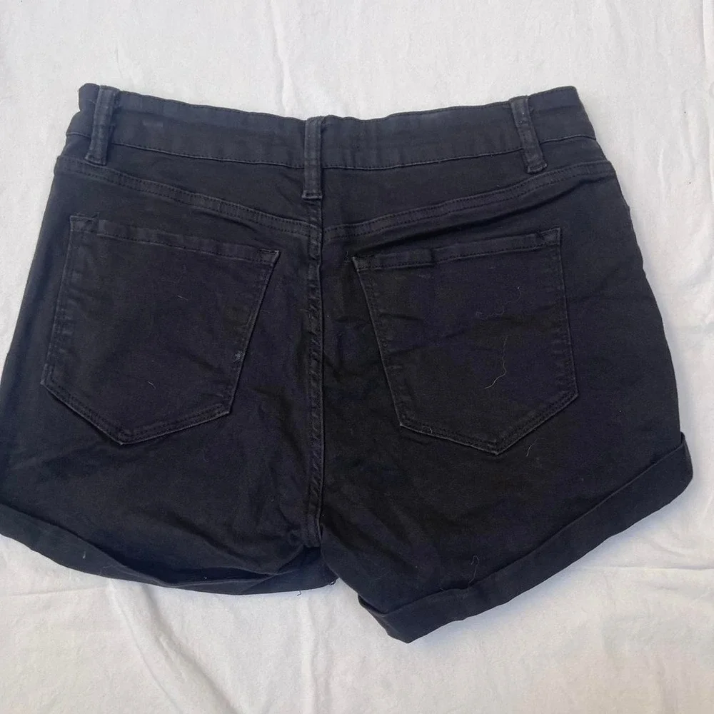 Black‎ distressed shorts